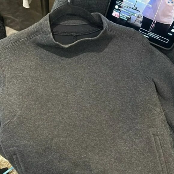 Lululemon NWOT grey scuba crop top with open neck, fleecy, long sleeve size 2 - Picture 2 of 8
